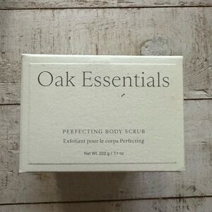 Oak Essentials Perfecting Body Scrub - Cream